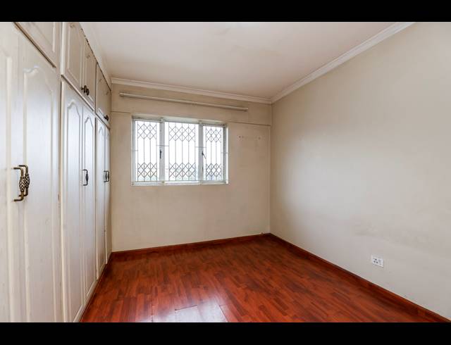 2 BEDROOM FLAT FOR SALE IN OVERPORT